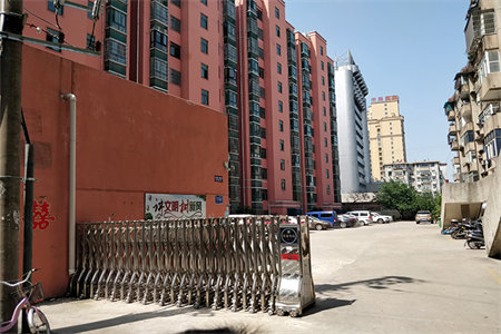 东升龙华园C区3室2厅1卫126㎡带车库